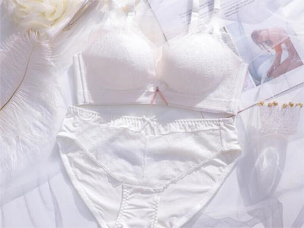 女性創(chuàng)業(yè)做什么項目好？代理內(nèi)衣風險比較低