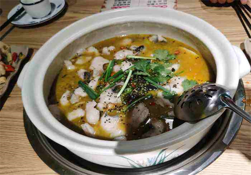 戀上魚的貓烤魚撈飯加盟