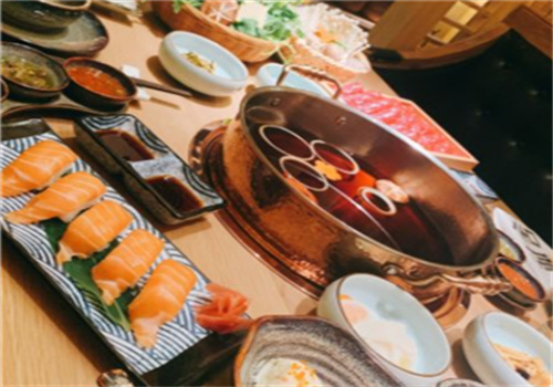 九五牛新日式和?；疱? /><p>竭盡全力助推餐飲品牌正能量發(fā)展，搭載更多夢想創(chuàng)業(yè)者走向成功，九五牛新日式和?；疱佉詫?shí)力筑造品牌，以品牌助力發(fā)展。對合作商的許諾切實(shí)落到實(shí)處，對合作商的支持切實(shí)有利于合作商的經(jīng)營</p><p>說起九五牛新日式和?；疱伷放?，相信沒有人是不知道的，舒適的用餐環(huán)境、美味健康的美食，使得眾多的消費(fèi)者們都對它印象深刻，喜愛有加。不少的投入者們都想要加盟九五牛新日式和?；疱仯敲醇用司盼迮Ｐ氯帐胶团；疱佇柰度攵嗌馘X?弄清費(fèi)用詳情是關(guān)鍵喲!趕緊來詳細(xì)的了解一下吧!</p>
                </div>
                <div   id=