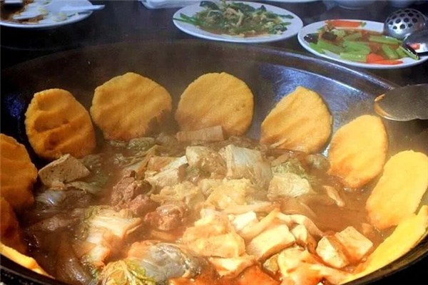 江湖亂燉鐵鍋燉加盟