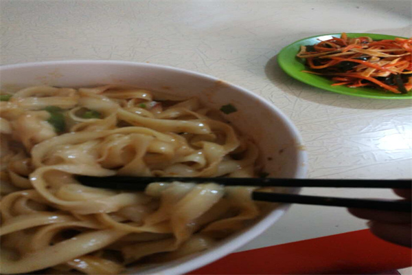 張金陽雞湯刀削面
