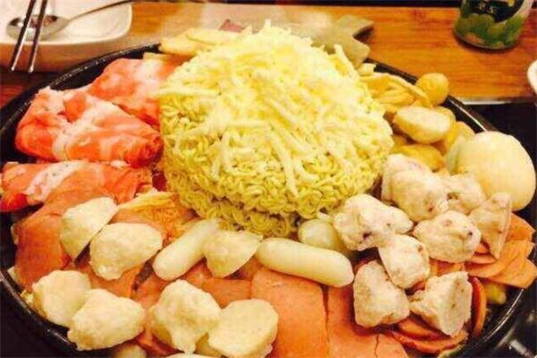 客美芝韓國(guó)年糕火鍋店
