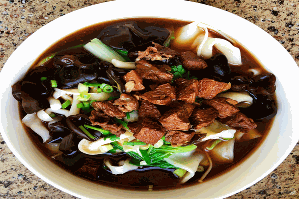 豐潤大塊牛肉扯面