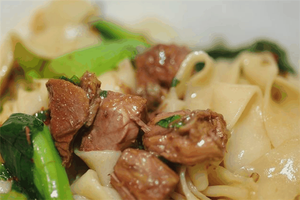 豐潤大塊牛肉扯面