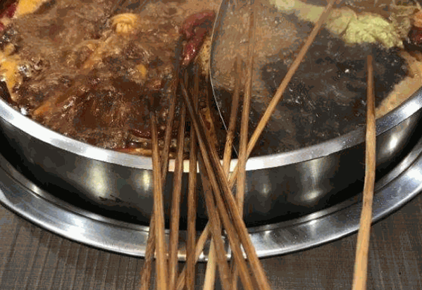 ?筷三國(guó)串串鍋費(fèi)多少錢?