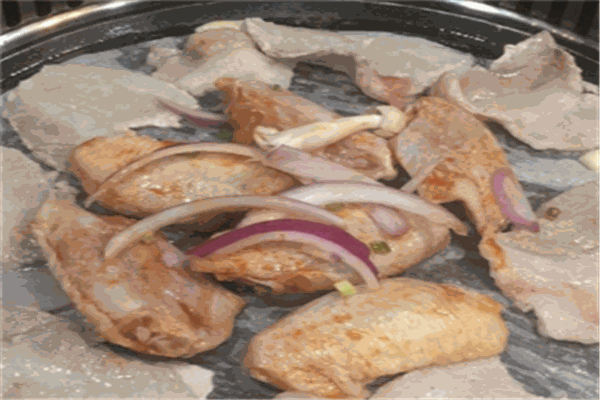 一炭一爐炭火烤肉美蛙魚(yú)頭火鍋