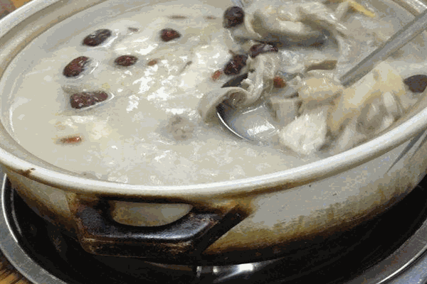 財(cái)記豬肚雞