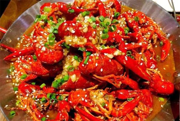 想開(kāi)龍蝦店要有多少本錢？湖北龍蝦店排行榜哪家好？
