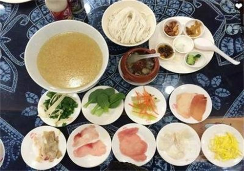 以花食過(guò)橋米線加盟