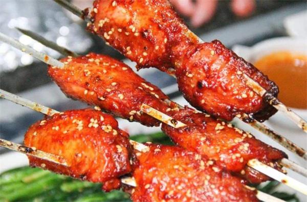 燒烤多少錢？開烤翅吧的經(jīng)營怎么樣？