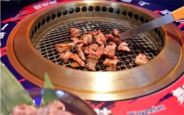 舞夜藍烤肉酒吧費要多少錢？