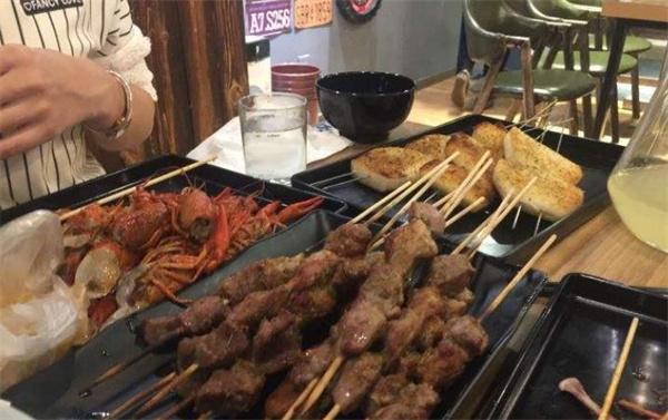 舞夜藍(lán)烤肉酒館