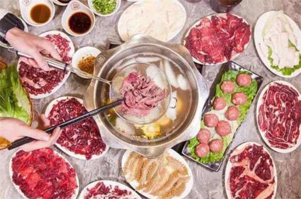 牛肉火鍋小龍蝦