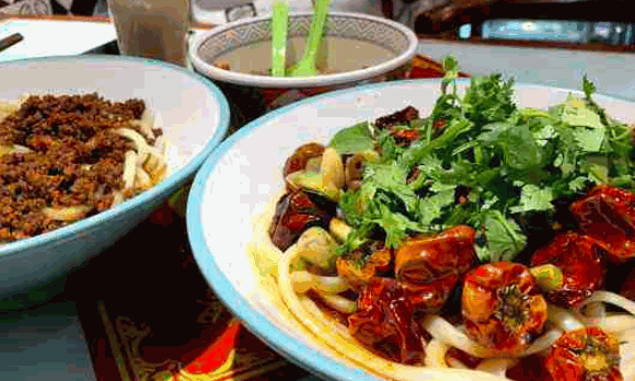 楊記翹腳牛肉面