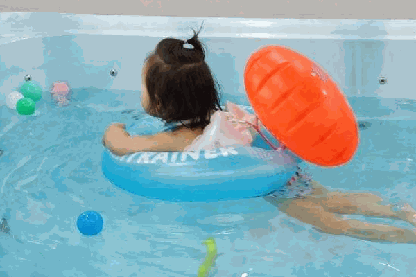 水e家嬰兒游泳