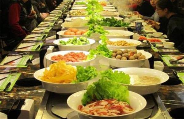 開自轉(zhuǎn)小火鍋店費(fèi)多少？