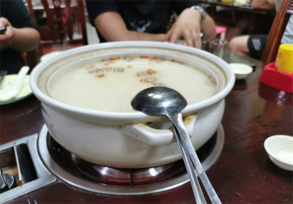 金記豬肚雞酸菜魚