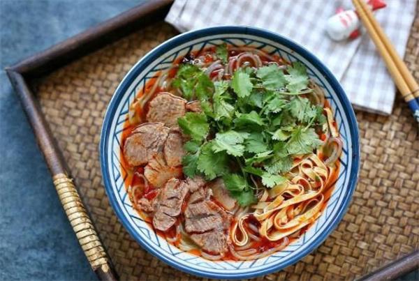 牛肉粉絲湯費多少？
