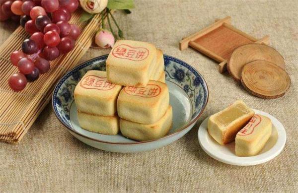 溪江月中式糕點是店嗎？