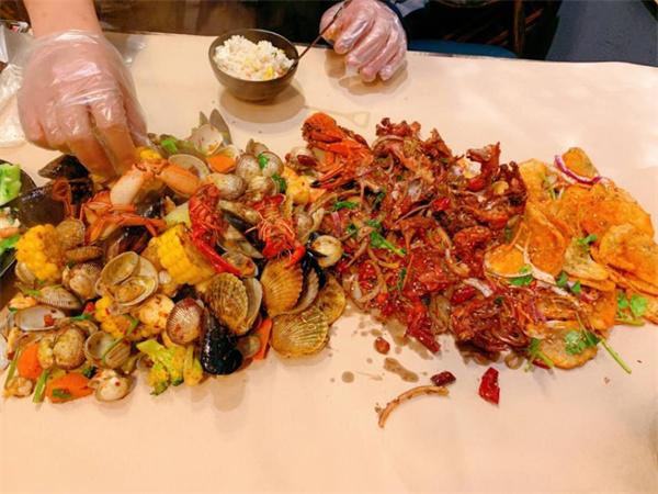 手抓海鮮費多少錢？
