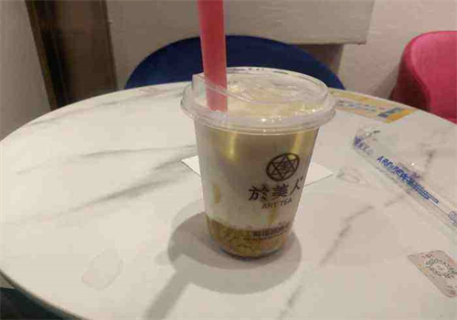 於美人奶茶加盟