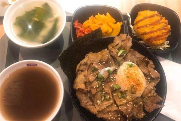 希食東牛丼飯支持有哪些?總部全程扶持，為商保駕護(hù)航！