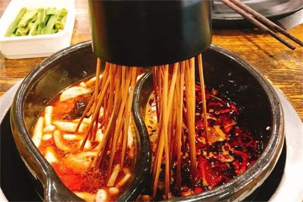 渝大俠串串香加盟