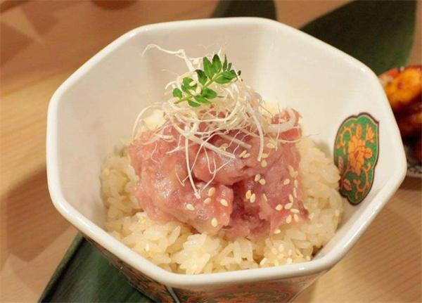 九州町精致丼飯