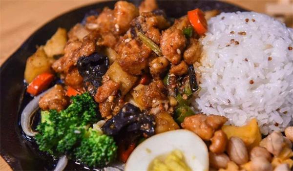 鐵板煎肉飯多少錢？