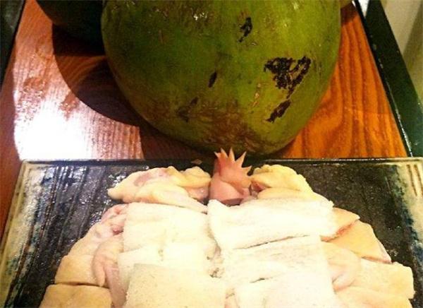 椰妹原生態(tài)椰子雞