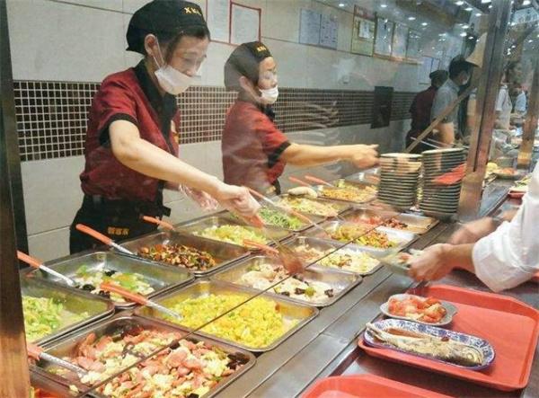 大食堂大概多少錢？