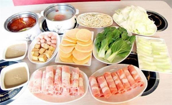 四季香小火鍋費多少錢？