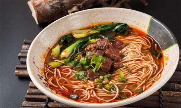 大碗牛肉面費多少？