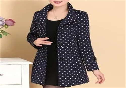 闊太太中老年服裝加盟