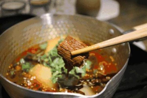盯吧兒吃冒菜加盟