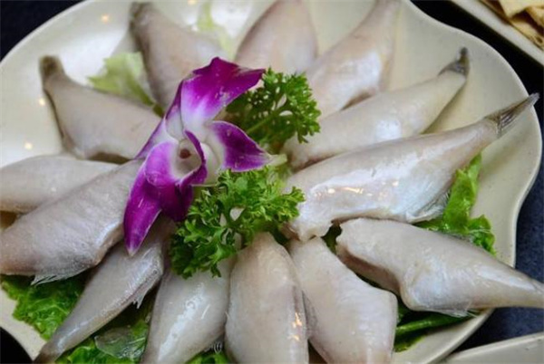 耗兒魚火鍋連鎖的費(fèi)用是多少？