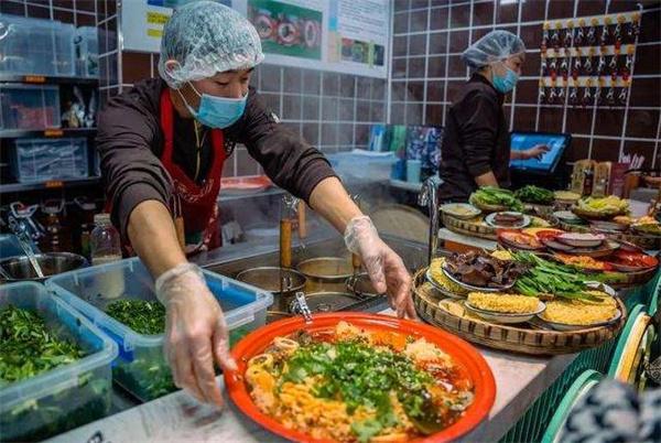 顏小蠻盤盤麻辣燙店生意好不好？人氣怎么樣？