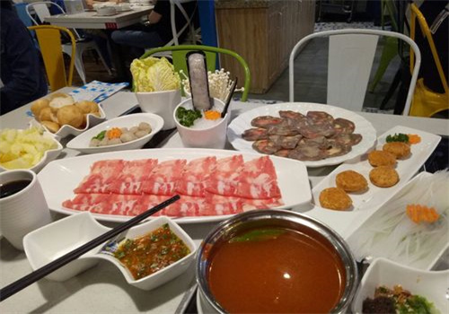 藍(lán)小悅新派牛肉火鍋加盟