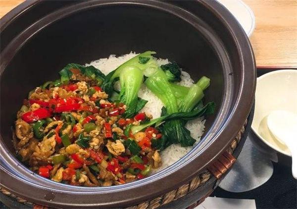 湘味閣紫砂煲拌飯