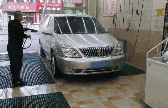 綠卡洗車店