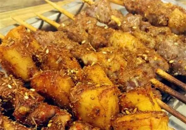 以串成名烤串火鍋