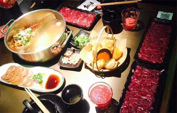 左庭右院鮮牛肉火鍋