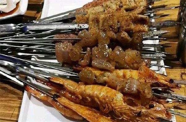 以串成名烤串火鍋