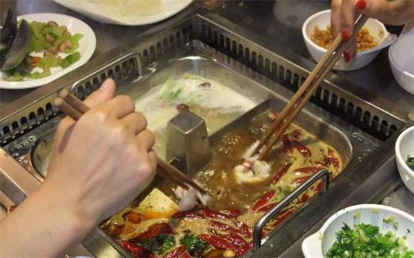 魚(yú)躍印象斑魚(yú)重慶老火鍋