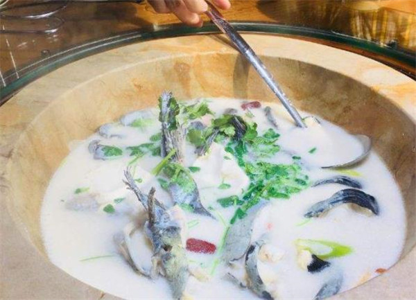 云中歌蒸汽魚火鍋