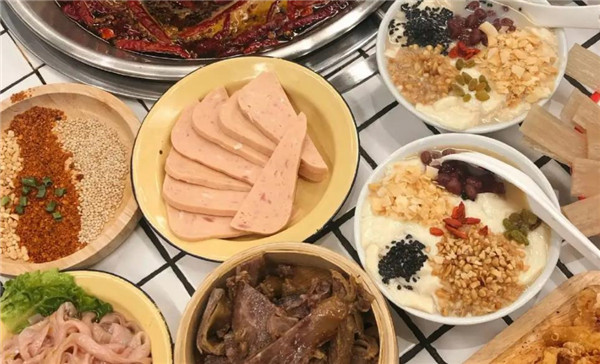 斌弟鹵味火鍋費(fèi)大概多少錢?