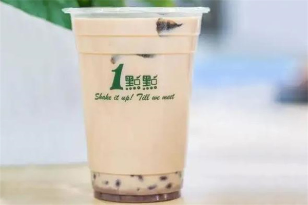 一點(diǎn)點(diǎn)奶茶店一天凈利潤有多少？
