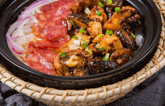 煲仔飯?jiān)趺礃?></p>
<p>煲仔飯加盟怎么樣？現(xiàn)在大家心中應(yīng)該都有答案了吧。煲仔飯，精致快餐，人均消費(fèi)十幾二十元，性價(jià)比高，開(kāi)店不愁市場(chǎng)。加盟優(yōu)質(zhì)的煲仔飯連鎖品牌，可盡享總部資源，得到專業(yè)團(tuán)隊(duì)的一條龍加盟服務(wù)，創(chuàng)業(yè)不從零起步，經(jīng)營(yíng)輕松順利，雙線經(jīng)營(yíng)，營(yíng)業(yè)額樂(lè)觀。考慮好了的話，就抓緊行動(dòng)吧！</p>
                    </div>
                    <!--文章內(nèi)容 結(jié)束-->
                    <!--上一篇 開(kāi)始-->
                    <div   id=