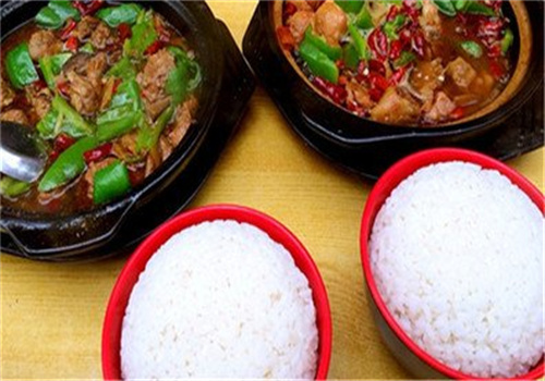 添一絕黃燜雞米飯加盟