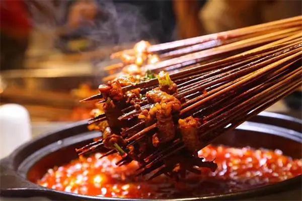 婆婆串串香火鍋加盟